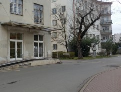 Na dvoře v nemocnici