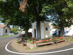 Mládež u kapličky