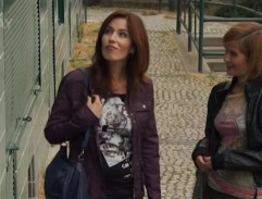 Před tetovacím salonem