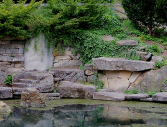 Děvčata u jezírka