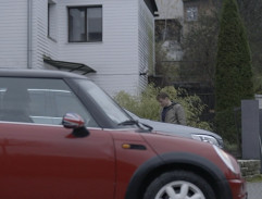 Před domem Sekerových