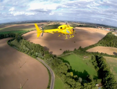 Vrtulník nad krajinou