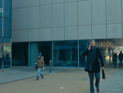 JUDr. Petrovský před kanceláří