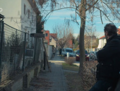 Před domem Karla Slováčka