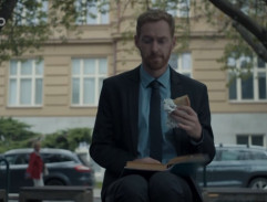 Čekání před ústavem