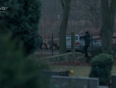 Slídil na hřbitově