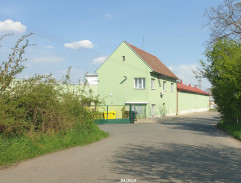 Před Hrádeckými uzeninami