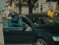 Před obecní policejní stanicí