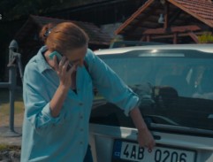 Simona Braunová u auta