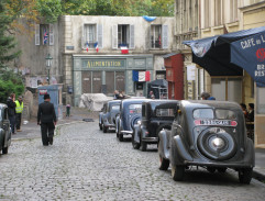 Před holičstvím Joffo