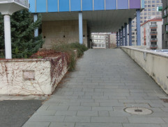 parkovisko pred ústavom predpovedí počasia