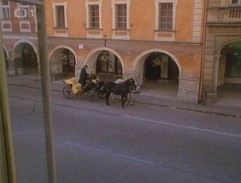 Doktor Girgal přijíždí do ordinace