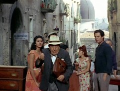 Před bytem Sbaratti