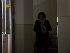 vchod domu, kde býva Soňa