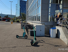 pred železničnou stanicou