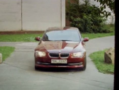 pred učiteľovým domom