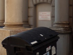 Jaromír Formánek u domu