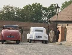 cesta pred kaviarňou