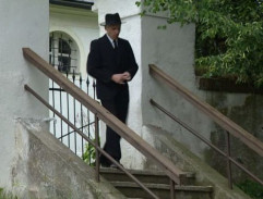 Na schodech u kostela