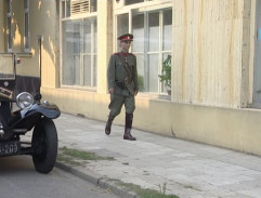 Jarý přichází k poštovnímu úřadu