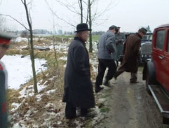 příjezdová cesta k vypuštěnému rybníku