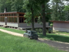 Shirley přijíždí