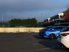 parkovisko pred súkromnou poliklinikou