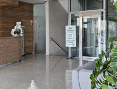 v hale súkromej chirurgickej polikliniky