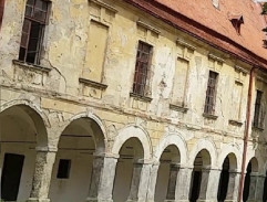 Pandur s useknutou hlavou