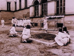 Školní hřiště dívčí školy