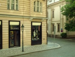 Butik zvenku