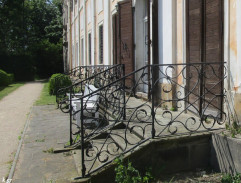 Táňa před archivem