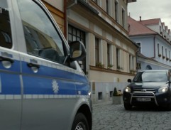 Před bydlištěm Erny Hertzové