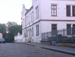 S Jae-hee na zádech