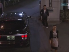 Před policejní stanicí