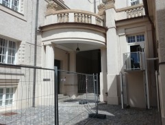 vchod Zemského veliteľstva