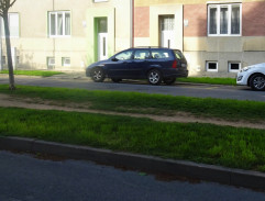 Naproti fotoateliéru Hugo Líbala