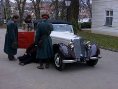 pred sanatóriom pre duševne chorých