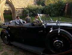 Před ruinou kostela