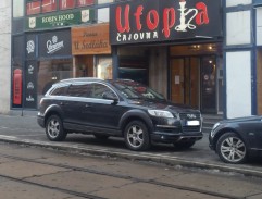 Jízda na vloupačku - průjezd městem