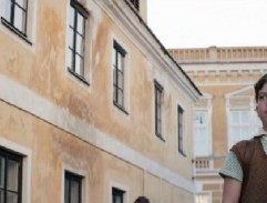 Škaloud před školou