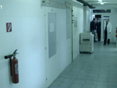 chodba policajného laboratória