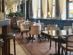 v luxusnej reštaurácií