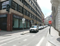 nočná ulica v Prahe