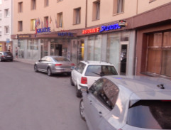 Policisté před hotelem