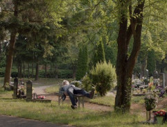 Lavička na hřbitově