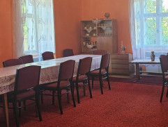 kancelária strážmajstra Černého.