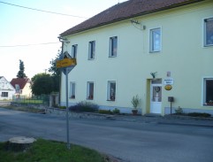 Příjezd ke kulturnímu domu