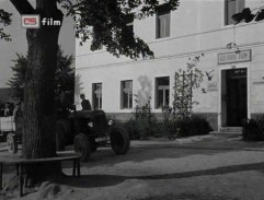 Příjezd ke kulturnímu domu