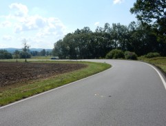 Zatáčka u rybníka